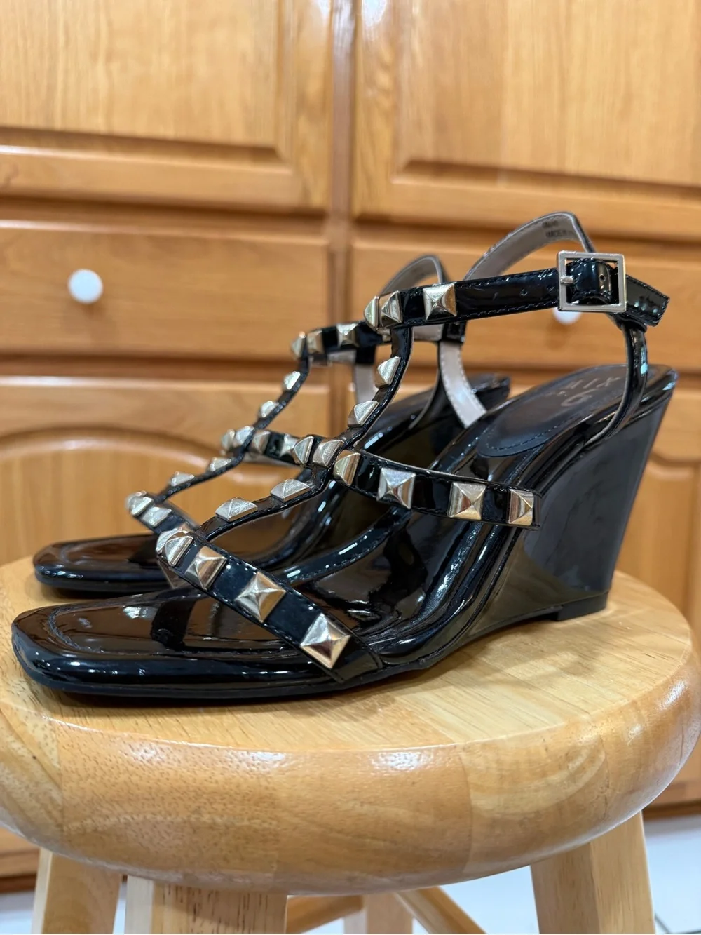 Mix No. 6 Noreen Black Patent Gold Studded Wedge Sandals 9 Y2K